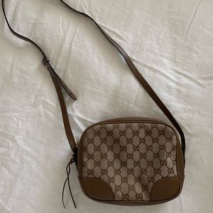 GUCCI Crossbody Bag!